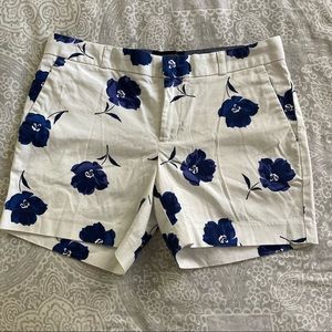 Banana Republic white and blue floral 5” shorts